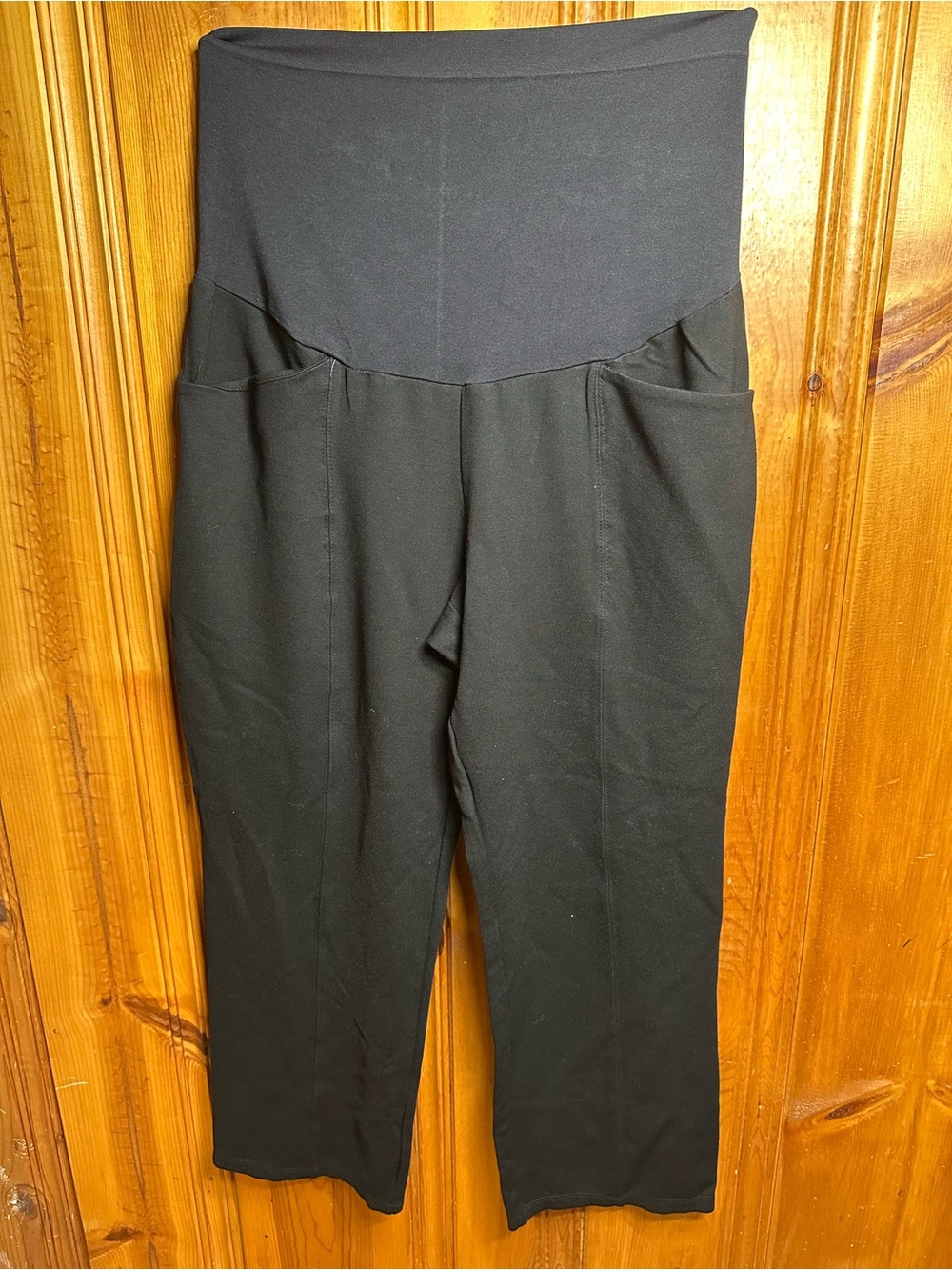 Motherhood Maternity Black Pull-On Maternity Capri Pants